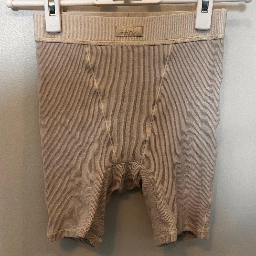 SKIMS Ribbed Girl Short with light compression (Size XXS)